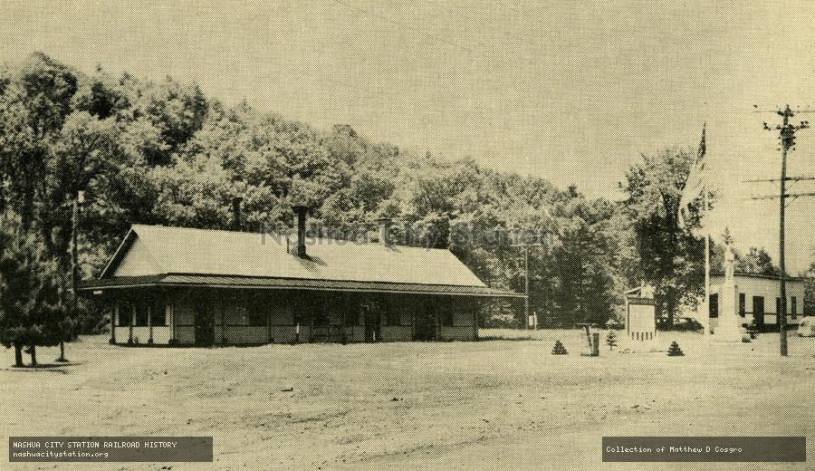 Postcard: Warren Railroad Station, Warren, N.H.